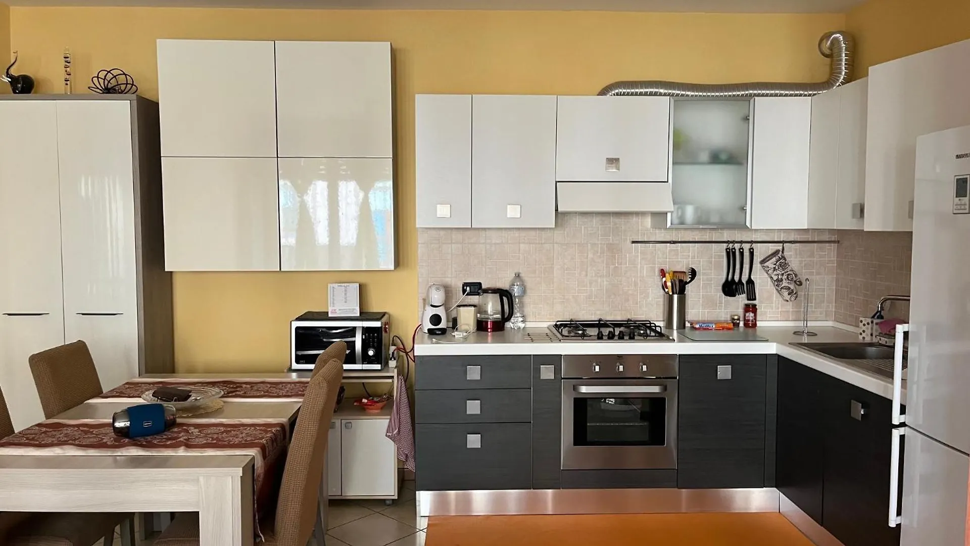 Residence Montebello 라베노-몸벨로 아파트
